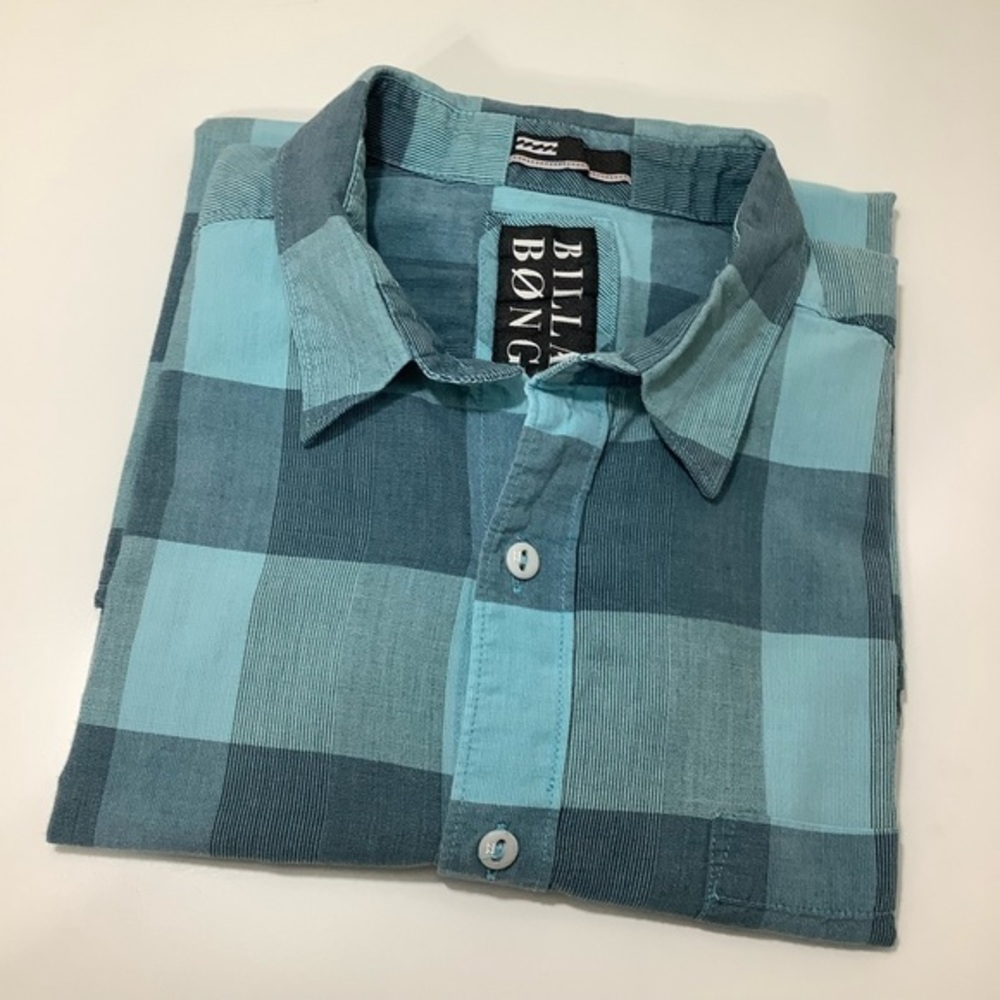 Billabong plaid shirt sleeve button up size medium EUC - Picture 10 of 11
